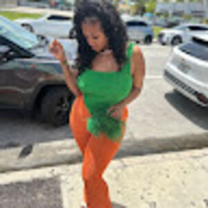 Meet your Posher, Razia